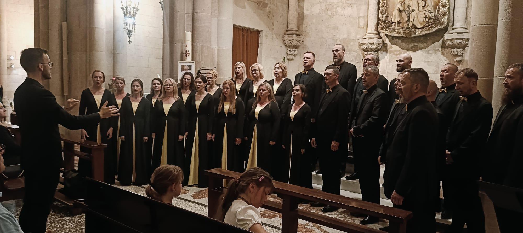 Chór Risonanza Continua_koncert_Krypta Gaudiego_Sagrada Familia_Barcelona_maj2025 Chór Risonanza Continua_koncert_Krypta Gaudiego_Sagrada Familia_Barcelona_maj2025